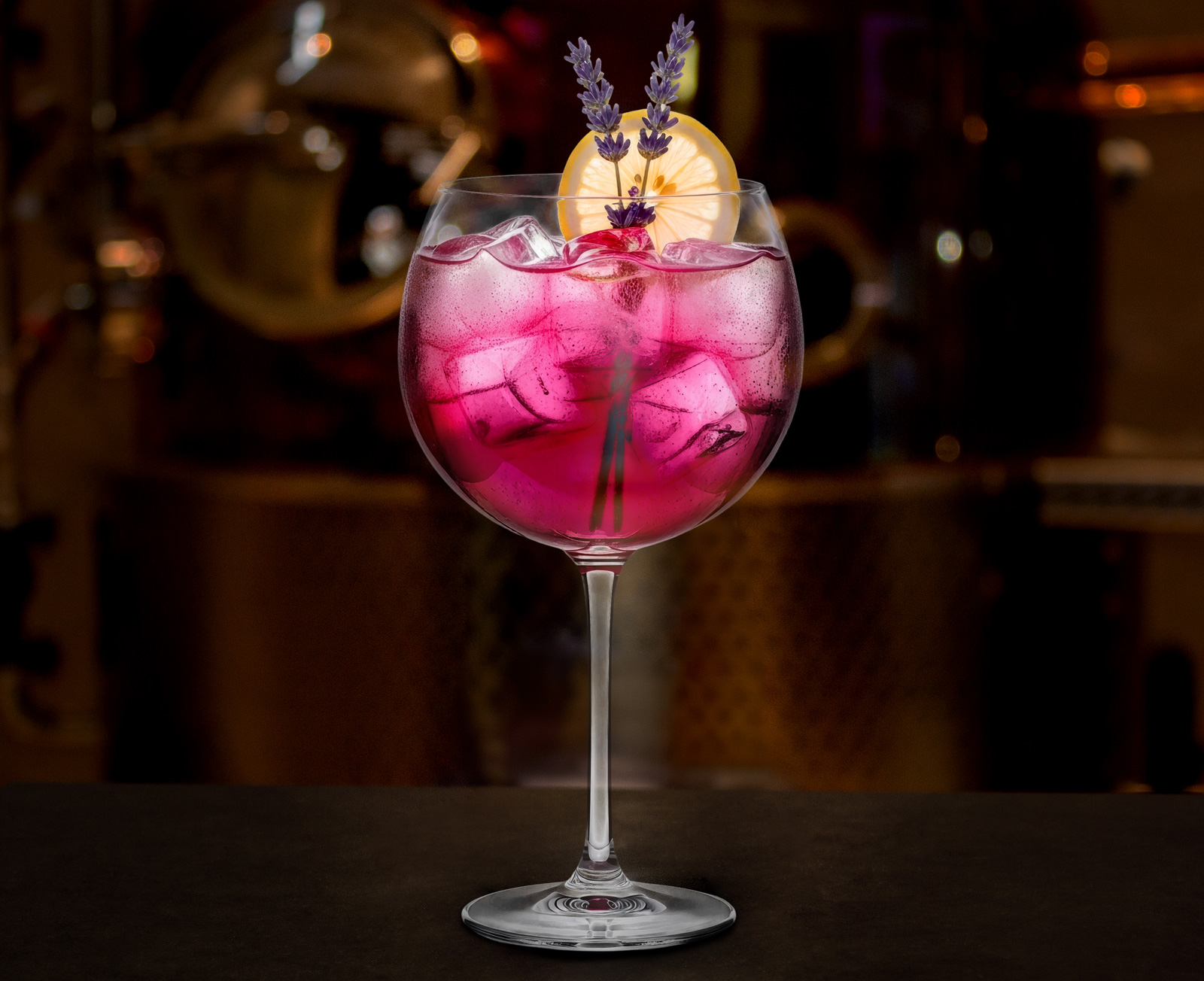 Cocktailglas mit Himbeersritz